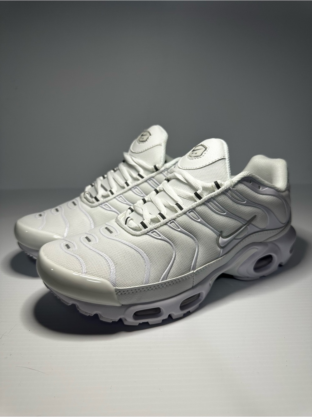*BRAND NEW* NIKE AIR MAX PLUS TN WHITE *SIZE 9.5 US* *NEW IN BOX*